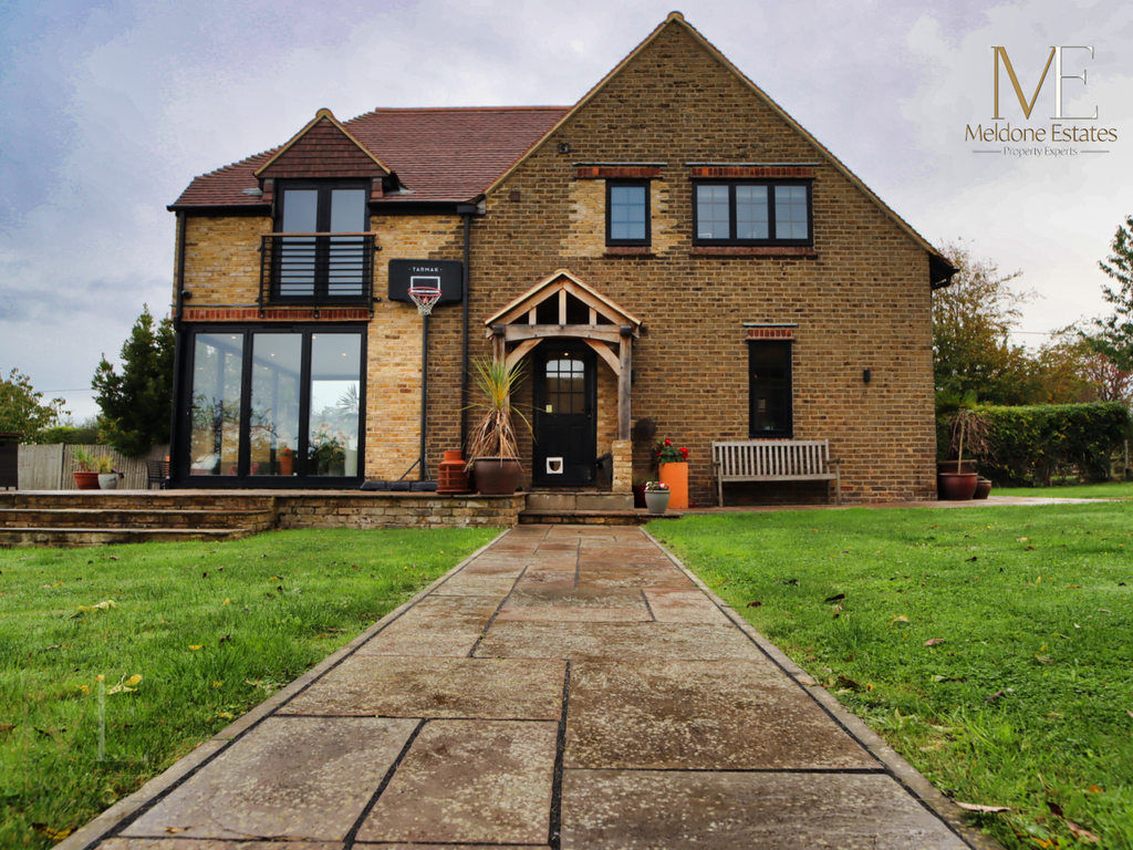 4 bed semidetached house for sale in Round Street, Cobham, Gravesend