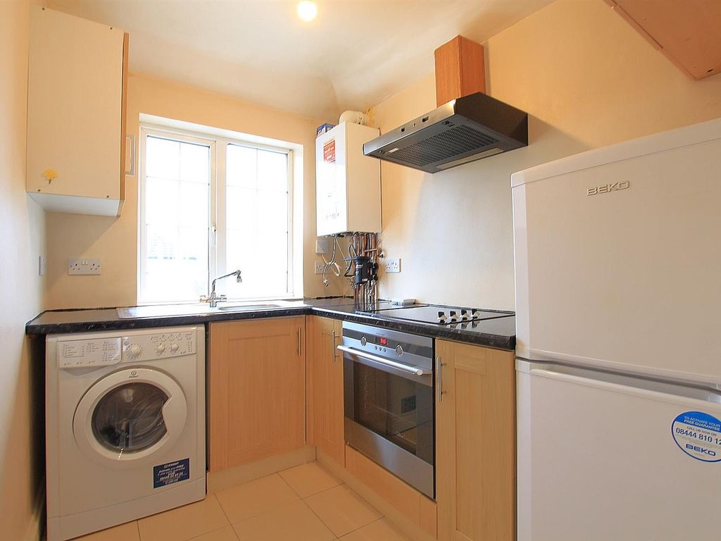 1 bed flat to rent in Marnell Way, Hounslow TW4, £1,300 pcm Zoopla