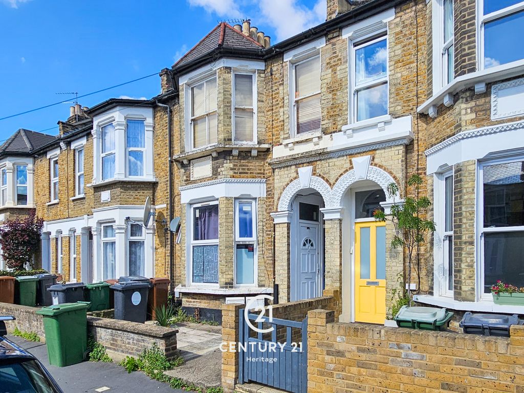 2 bed flat for sale in Murchison Road, London E10, £500,000 Zoopla