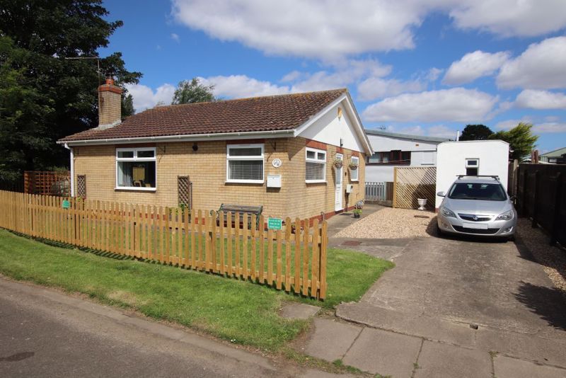2 bed chalet for sale in Humberston Fitties, Humberston, Grimsby DN36, £89,000 Zoopla