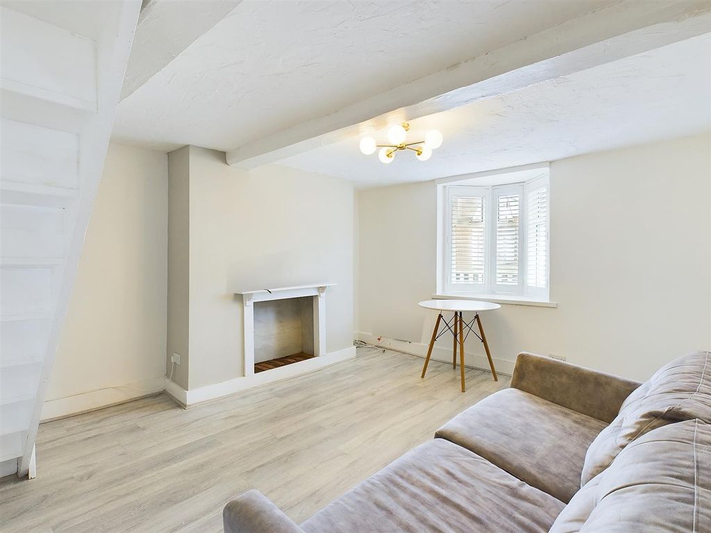 2 bed cottage for sale in The Oaks, Ruislip HA4, £485,000 Zoopla
