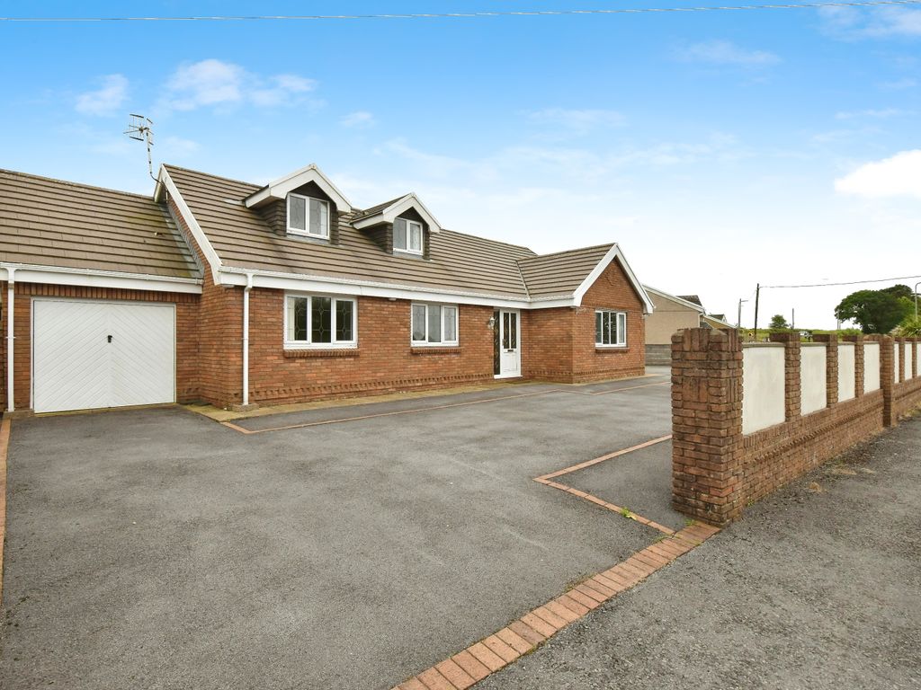 5 bed bungalow for sale in Felinfoel, Llanelli, Carmarthenshire SA14, £