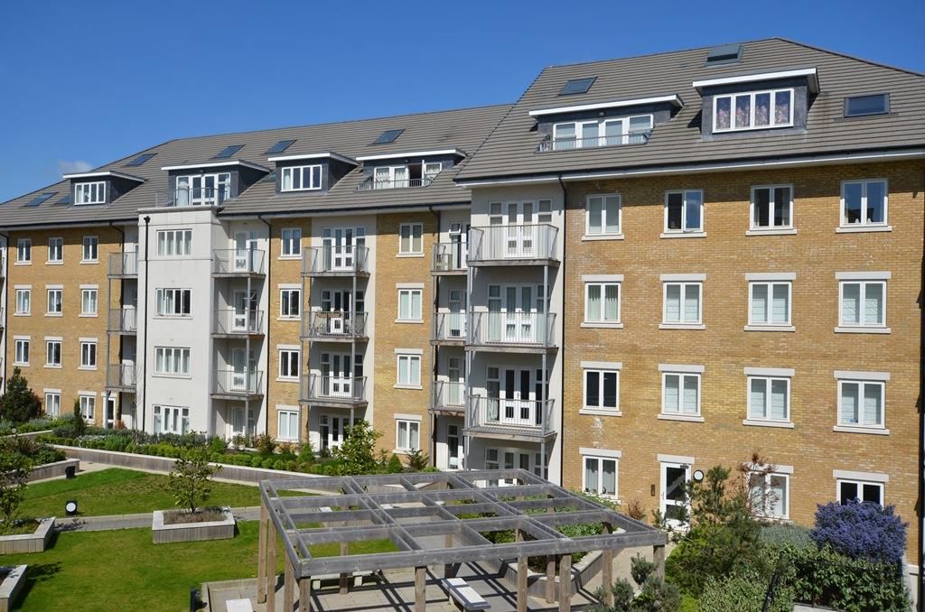 3 bed flat to rent in Hurley House, Park Lodge Avenue, West Drayton UB7