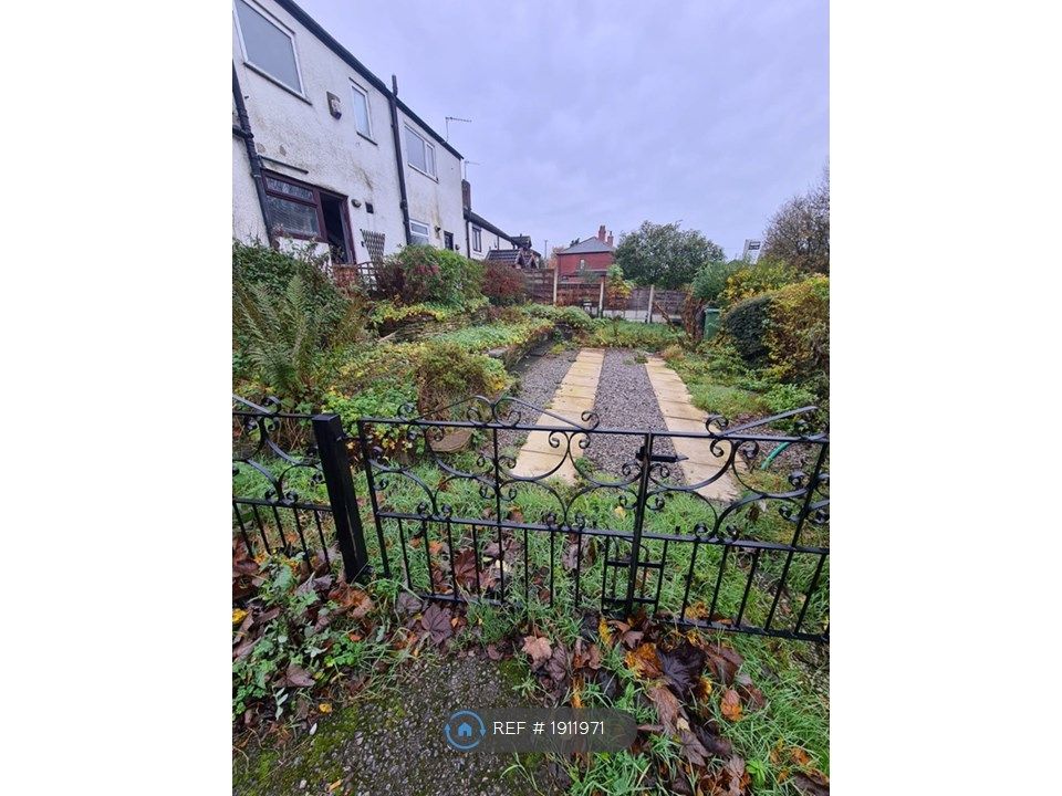 2 bed terraced house to rent in Newmarket Road, AshtonUnderLyne OL7