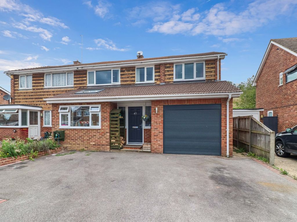 4 bed semidetached house for sale in Stratford Drive, Wooburn Green