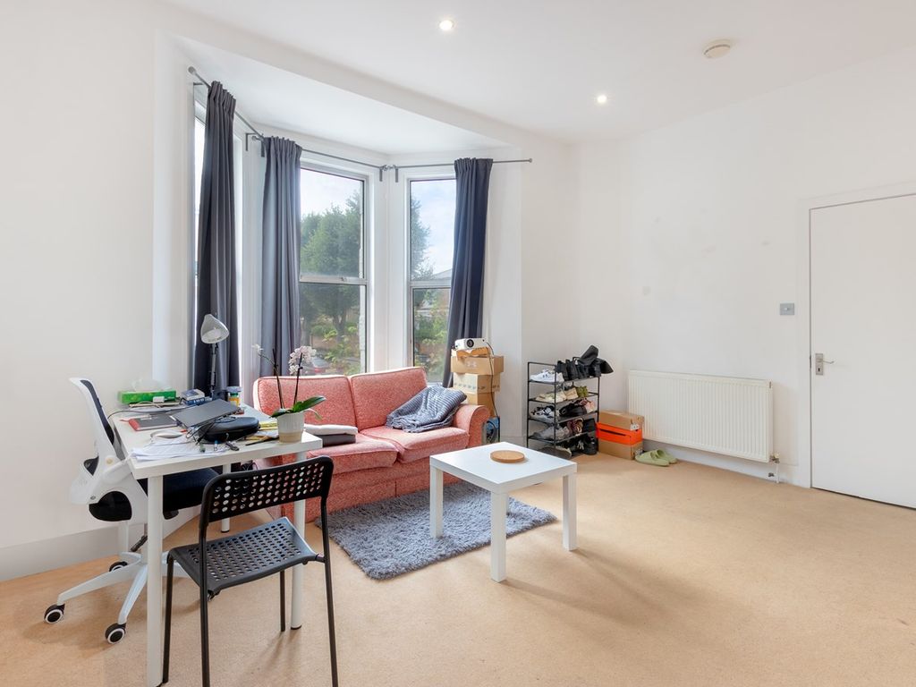 2 bed flat to rent in Rylett Road, Wendell Park, Shepherd's Bush W12