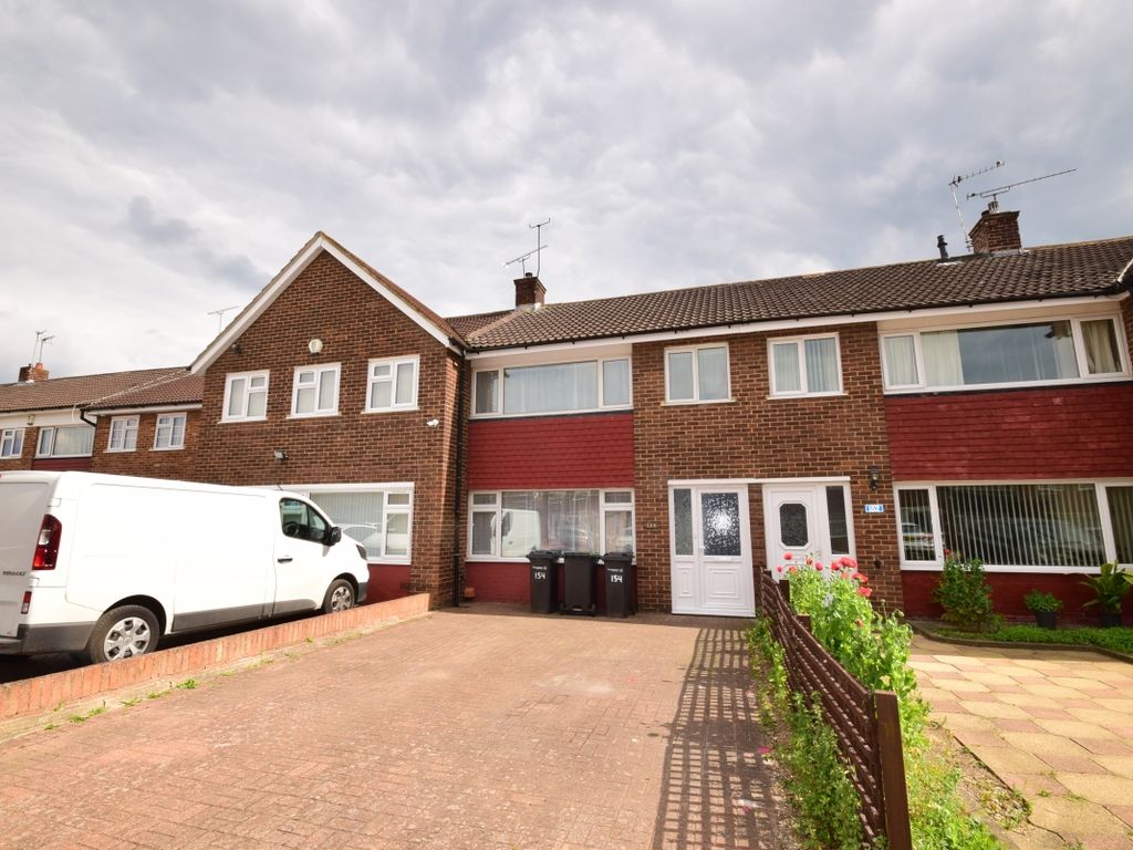 3 bed terraced house to rent in Beaumont Drive, Gravesend DA11, £1,600