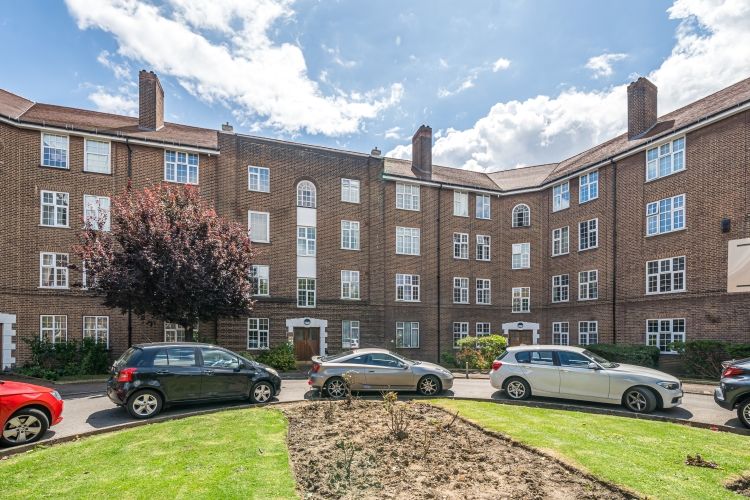 2 bed flat to rent in Birkenhead Avenue, Kingston Upon Thames KT2, £