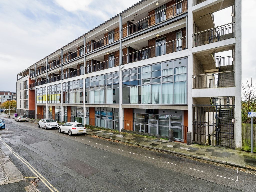 2 bed flat for sale in Bounds Place, Millbay Road, Plymouth PL1, £