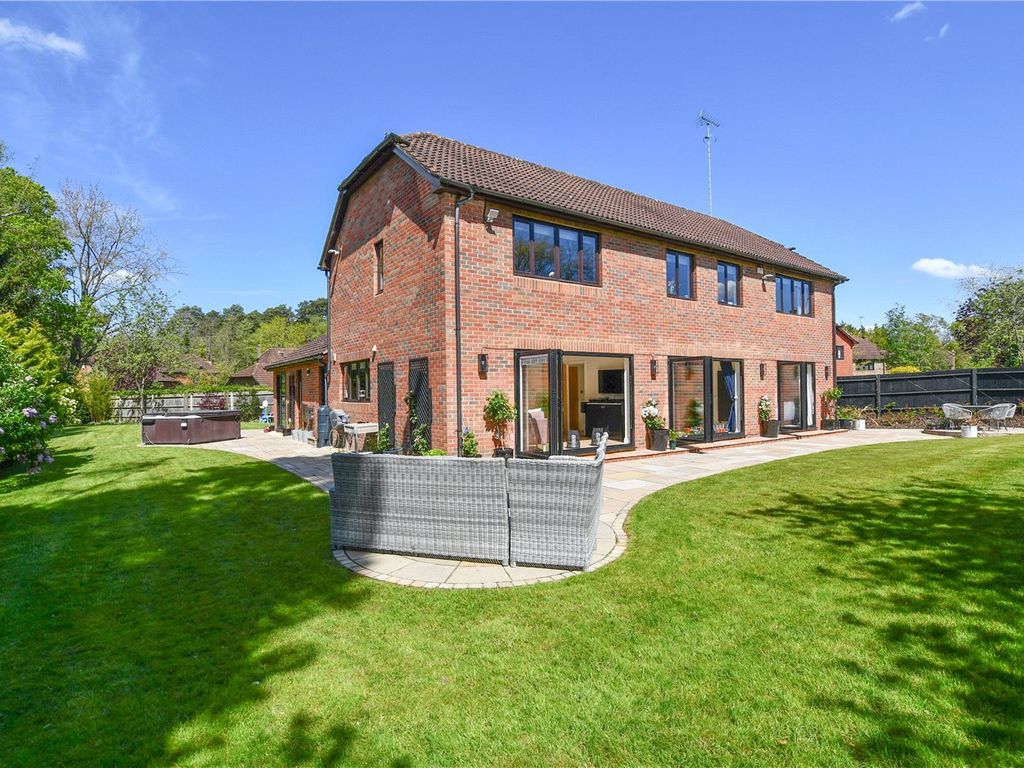 4 bed detached house for sale in Ashdale Park, Finchampstead, Wokingham