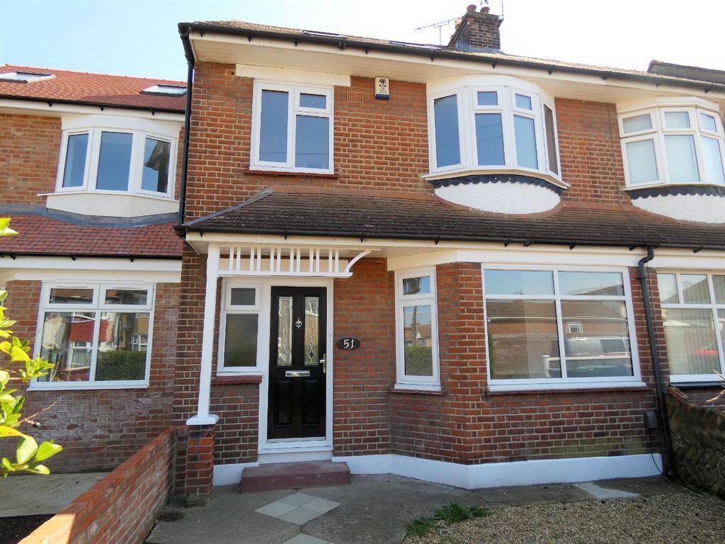 4 bed property to rent in Milroy Avenue, Northfleet, Gravesend DA11