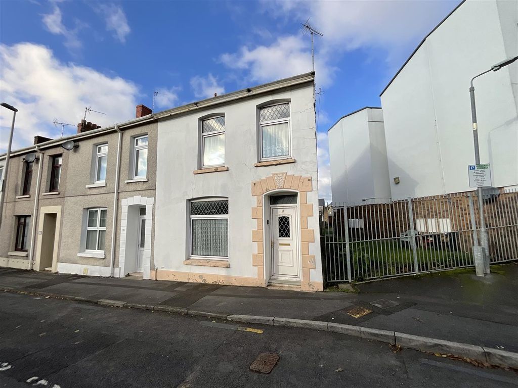 3 bed end terrace house for sale in Upper Robinson Street, Llanelli