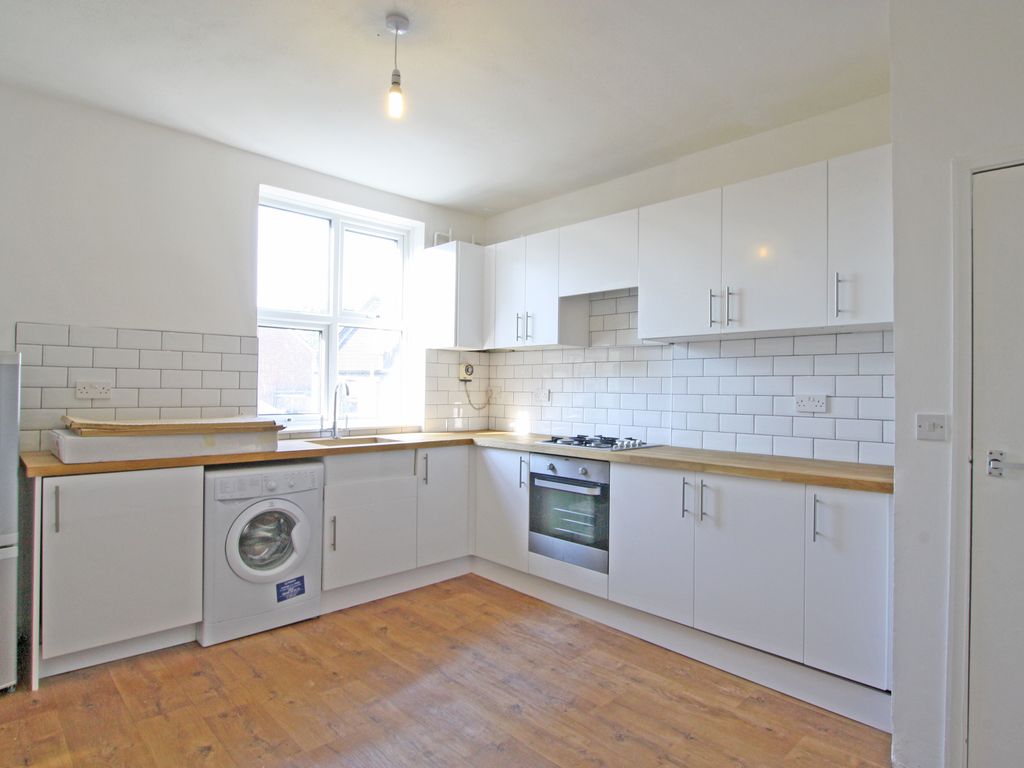 3 bed flat to rent in Charlton Church Lane, Charlton SE7, £2,500 pcm Zoopla
