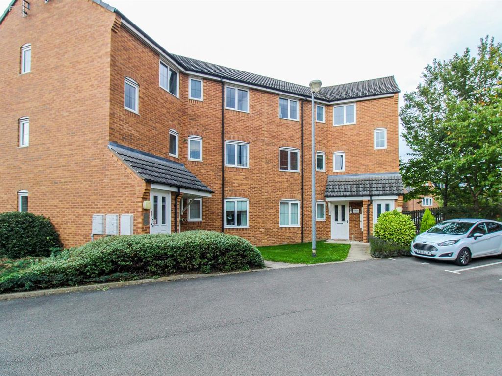 2 bed flat for sale in Bittern Croft, Horbury, Wakefield WF4, £125,000