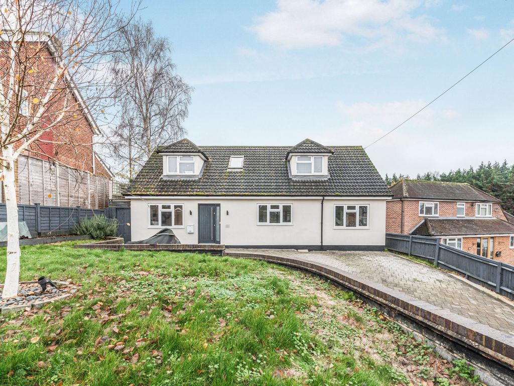 5 bed detached house for sale in Chapel Hill, Tilehurst, Reading RG31