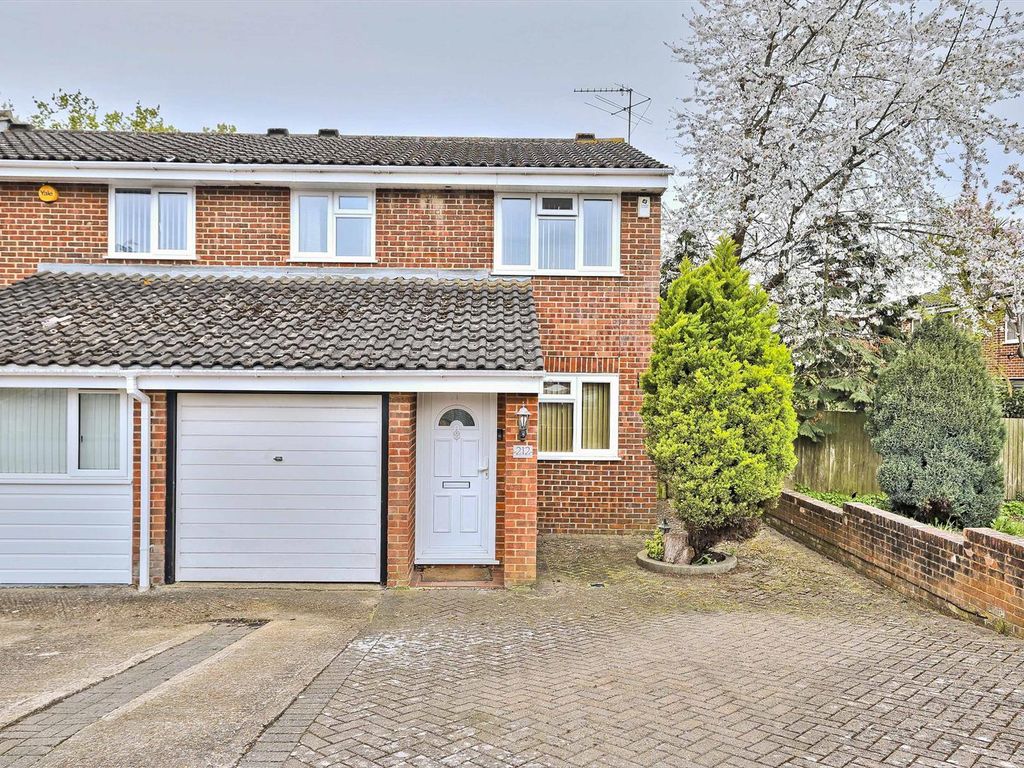 3 bed end terrace house for sale in Aylsham Drive, Ickenham UB10 Zoopla