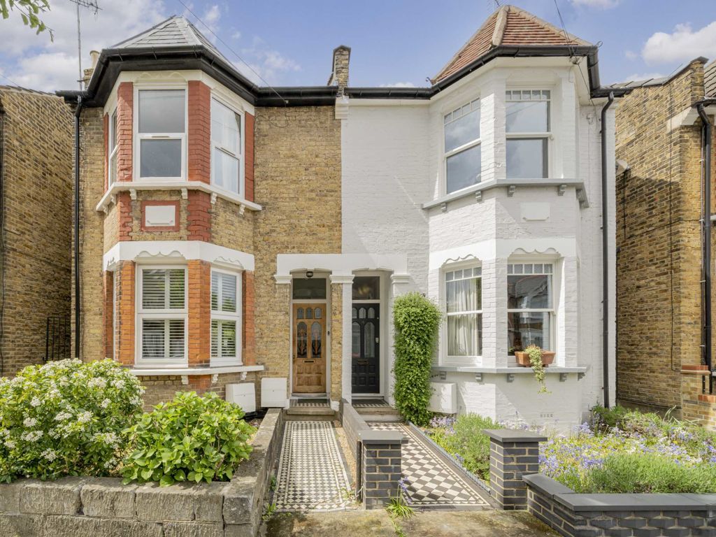 2 bed flat for sale in Highworth Road, London N11 Zoopla