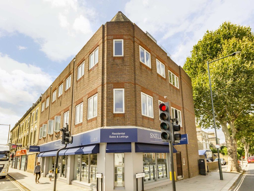 1 bed flat to rent in Park Road, Hampton Hill, Hampton TW12, £1,295 pcm Zoopla