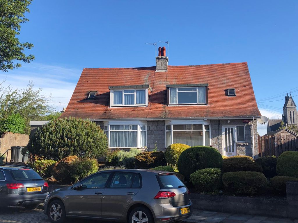 3 bed semidetached house to rent in Albert Terrace Gardens, Albert