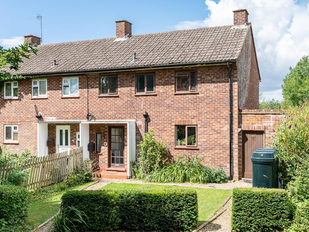 3 bed semidetached house for sale in Winding Shott, Bramfield