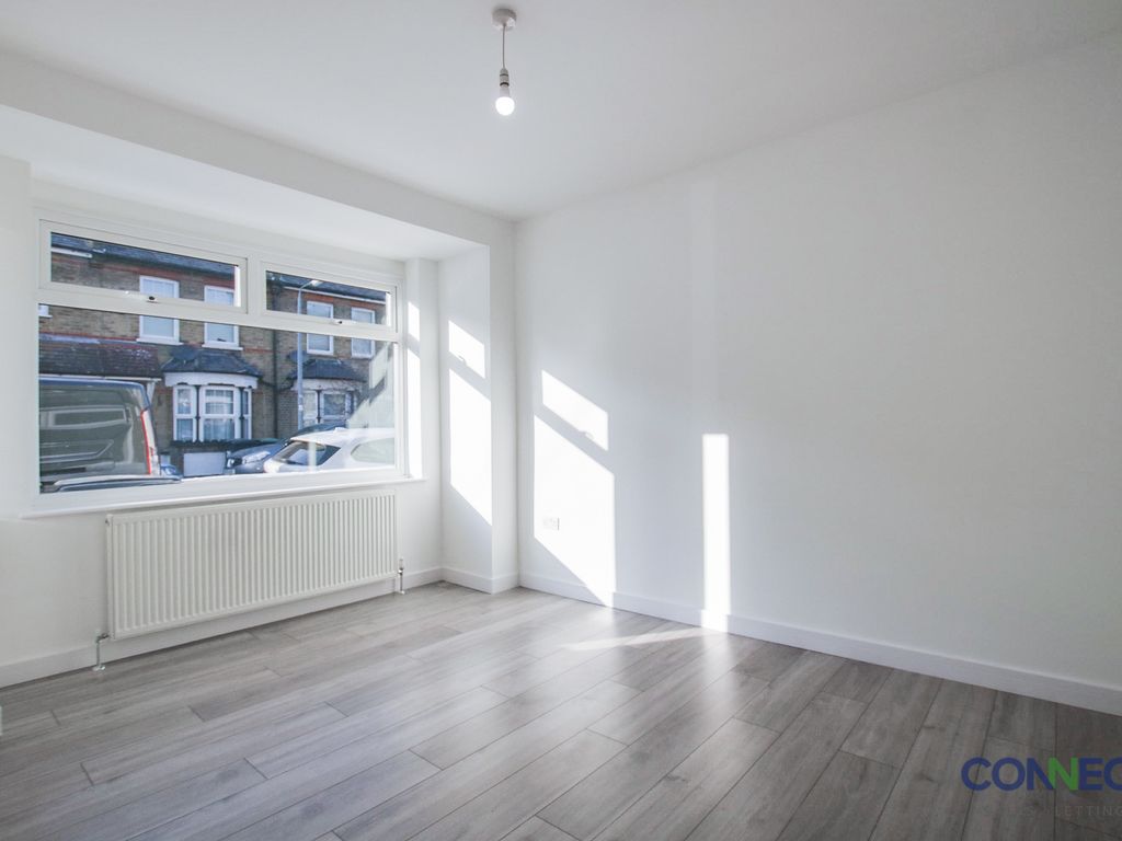 5 bed terraced house to rent in Eastbrook Road, Waltham Abbey EN9, £