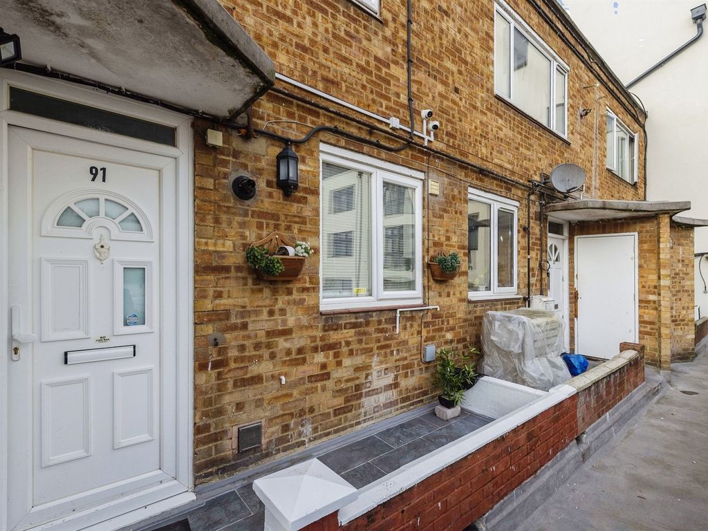 2 bed for sale in Waterhouse Street, Hemel Hempstead HP1