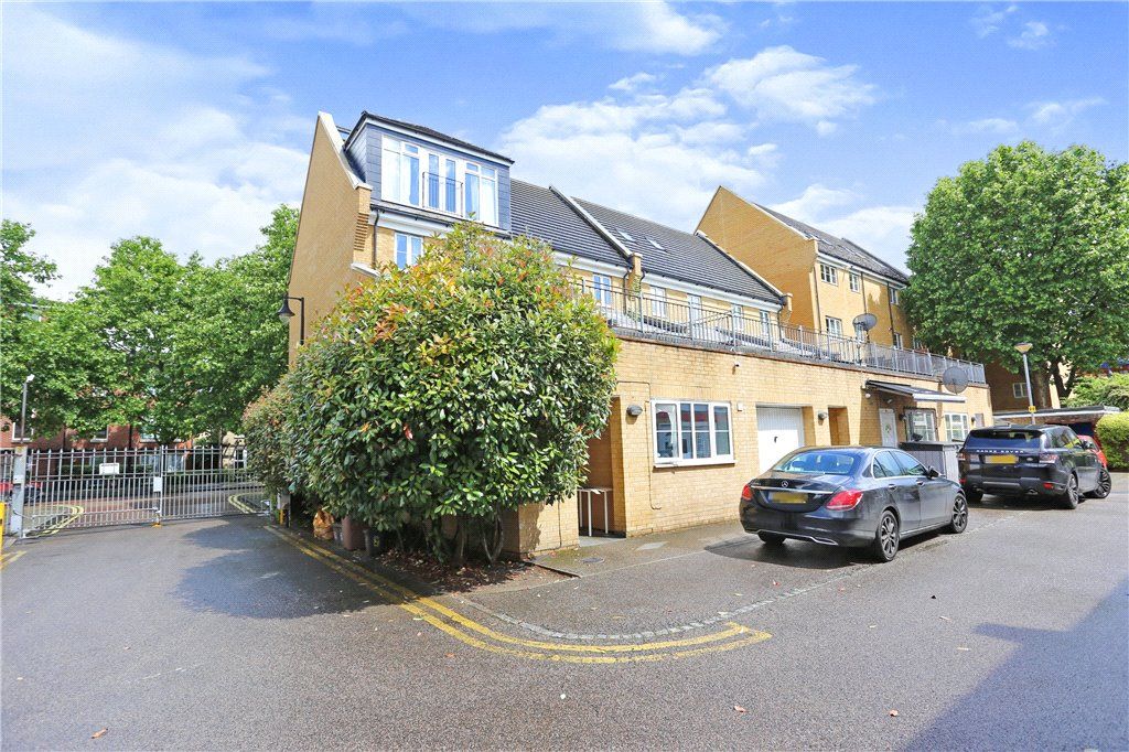 4 bed terraced house for sale in Chandler Way, Peckham Rye, London SE15