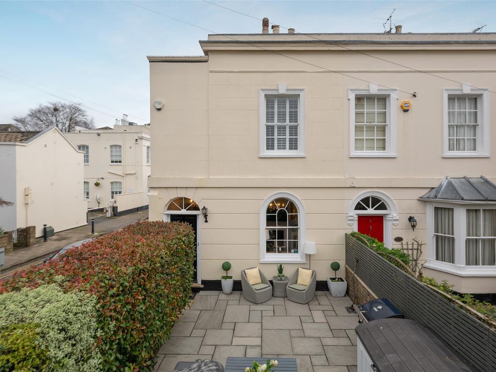 2 bed end terrace house for sale in Adelaide Square, Windsor SL4, £750,000 Zoopla