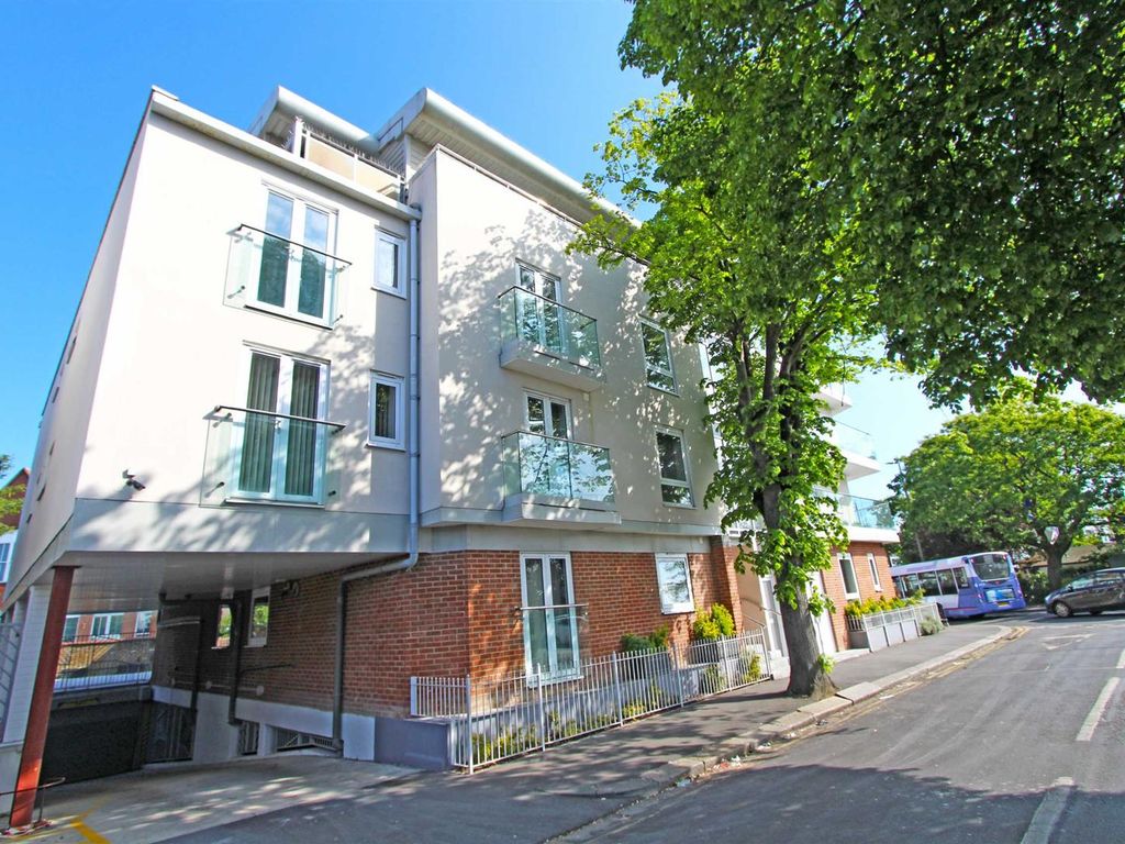 2 bed flat to rent in Leigh Road, LeighOnSea SS9 Zoopla