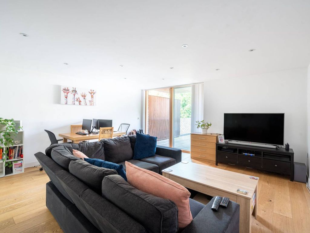 Wandsworth Road Vauxhall London SW8  