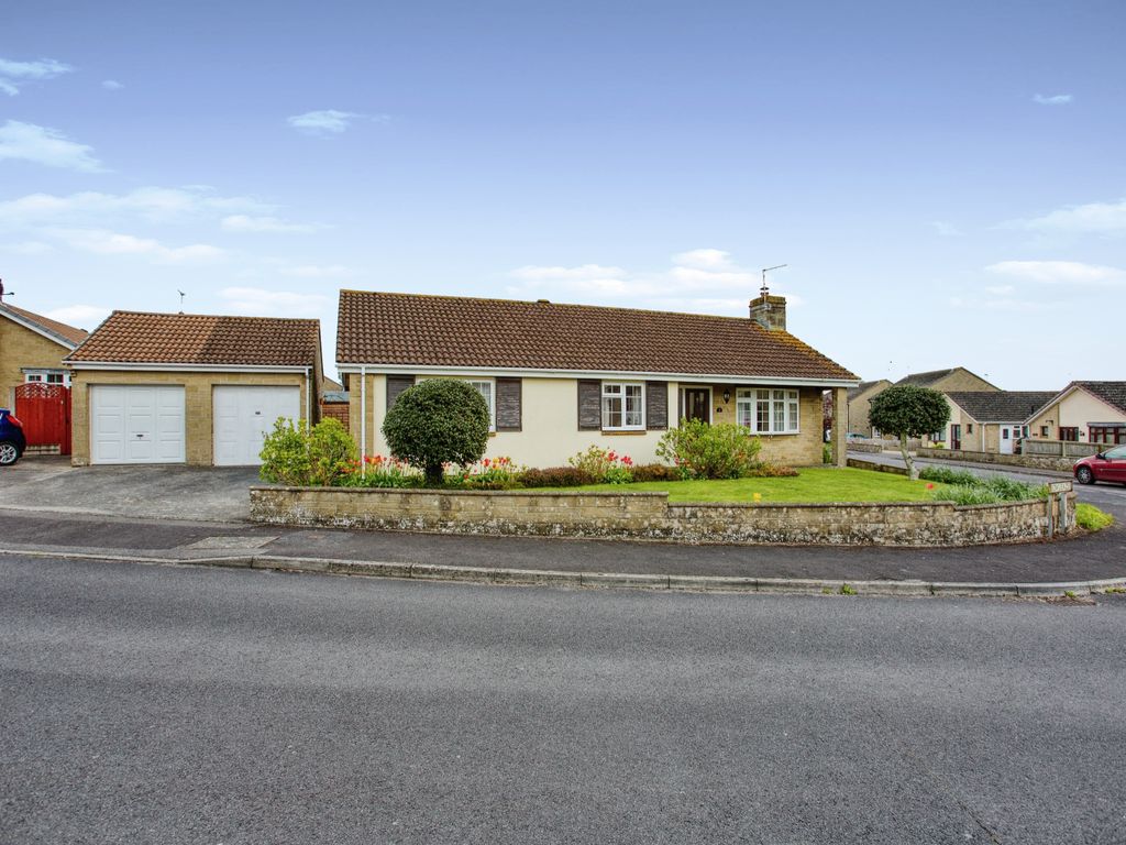 3 bed bungalow for sale in Bowleaze, Yeovil, Somerset BA21, £385,000