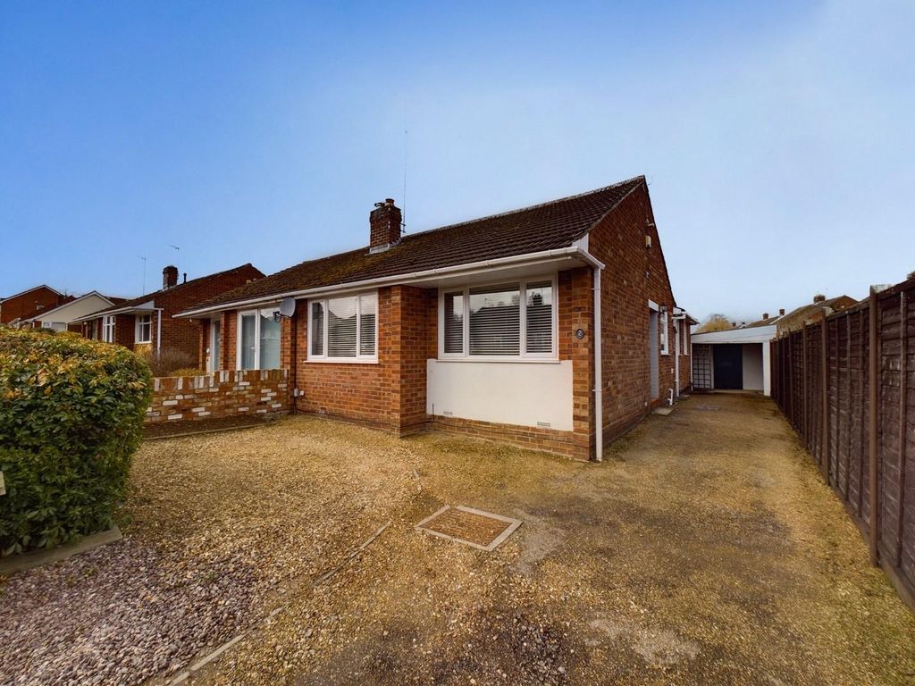 2 bed semidetached bungalow for sale in Mendip Road, Northampton NN5