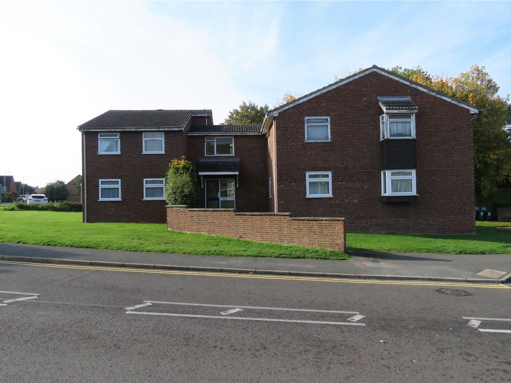 2 bed flat for sale in Burns Road, Royston, Hertfordshire SG8 Zoopla