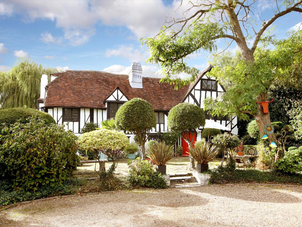 4 bed detached house for sale in Moss Lane, Pinner HA5., £1,750,000 Zoopla