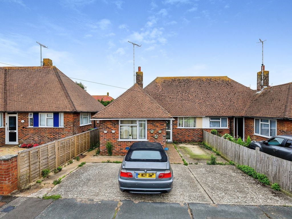 2 bed semidetached bungalow for sale in Chyngton Avenue, Seaford BN25
