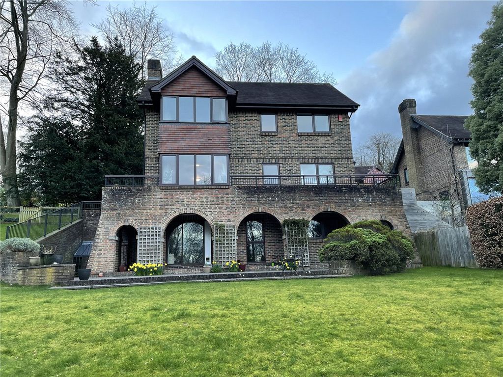 5 bed detached house to rent in Kerrfield, Winchester, Hampshire SO22