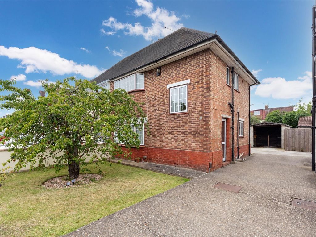3 bed semidetached house for sale in Anthony Way, Cippenham, Slough