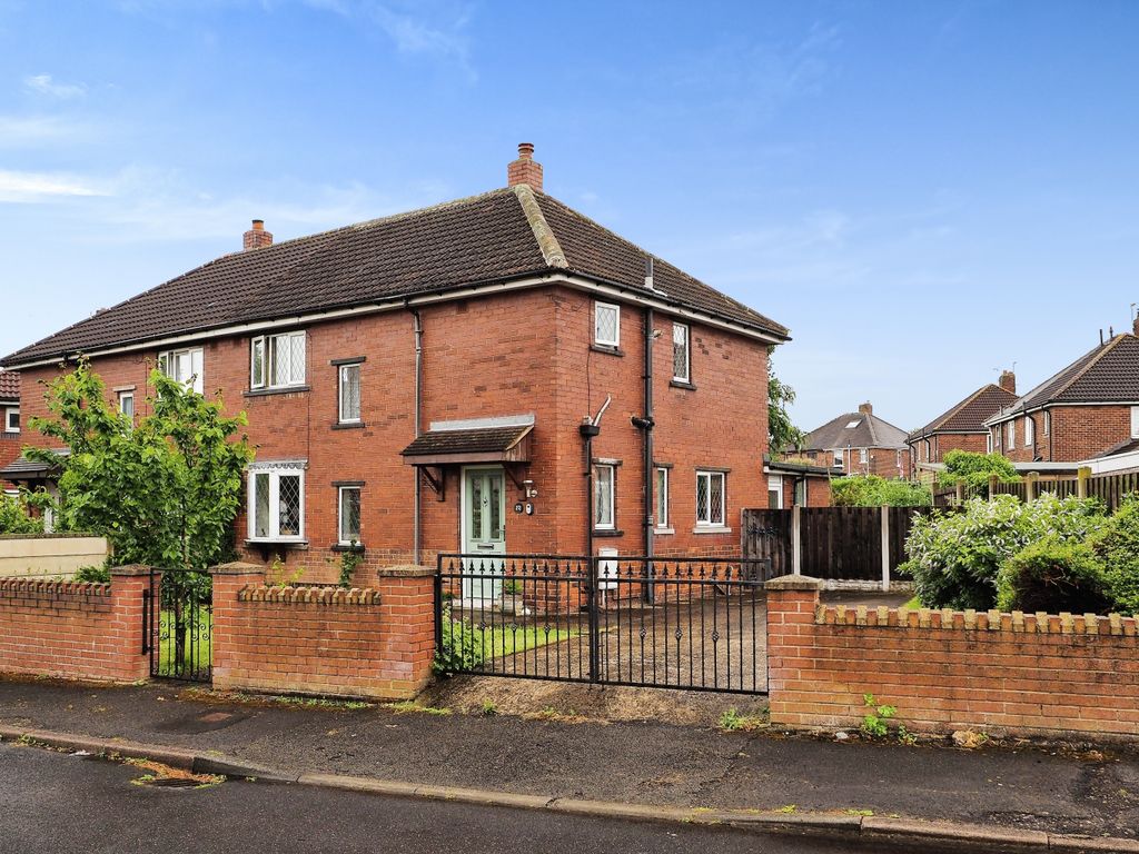 3 bed semidetached house for sale in Derwent Crescent, Barnsley, South