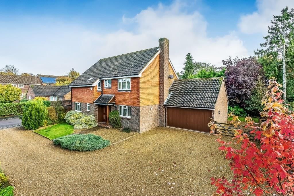 5 bed detached house for sale in Highfields, Fetcham KT22, £895,000