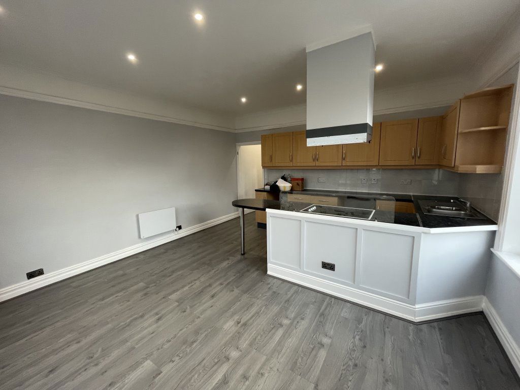 1 bed flat to rent in Lutterworth Road, Blaby, Leicester LE8, £850 pcm