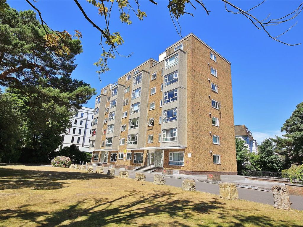 2 bed flat for sale in West Cliff Road, West Cliff, Bournemouth BH2