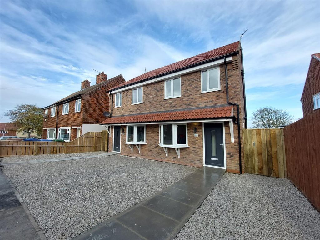 New home, 3 bed property for sale in The Crescent, Hornsea HU18 Zoopla