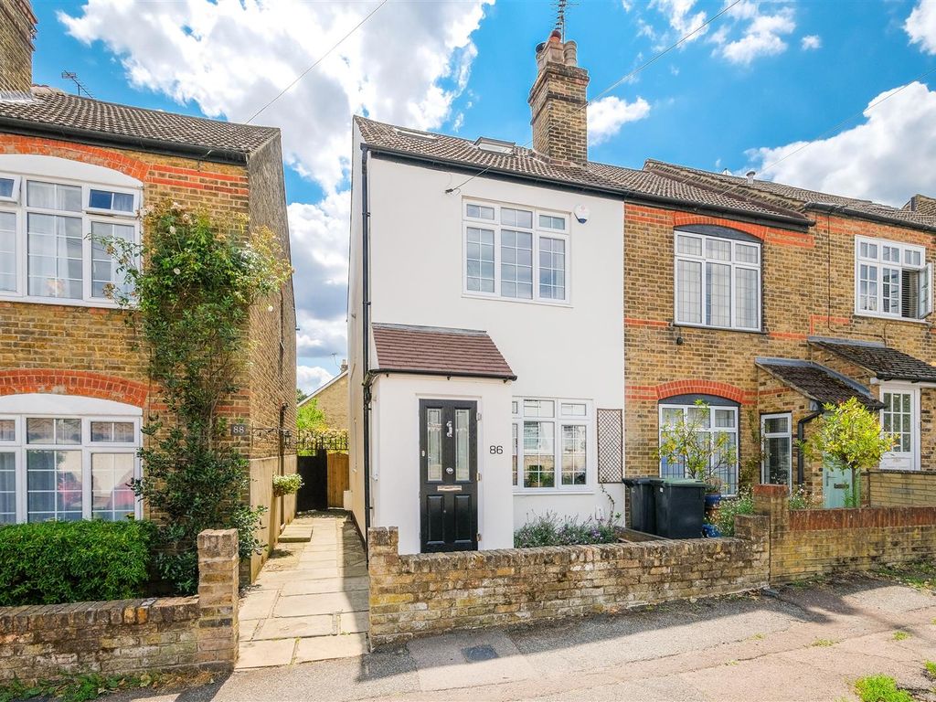 3 bed end terrace house for sale in Lower Queens Road, Buckhurst Hill