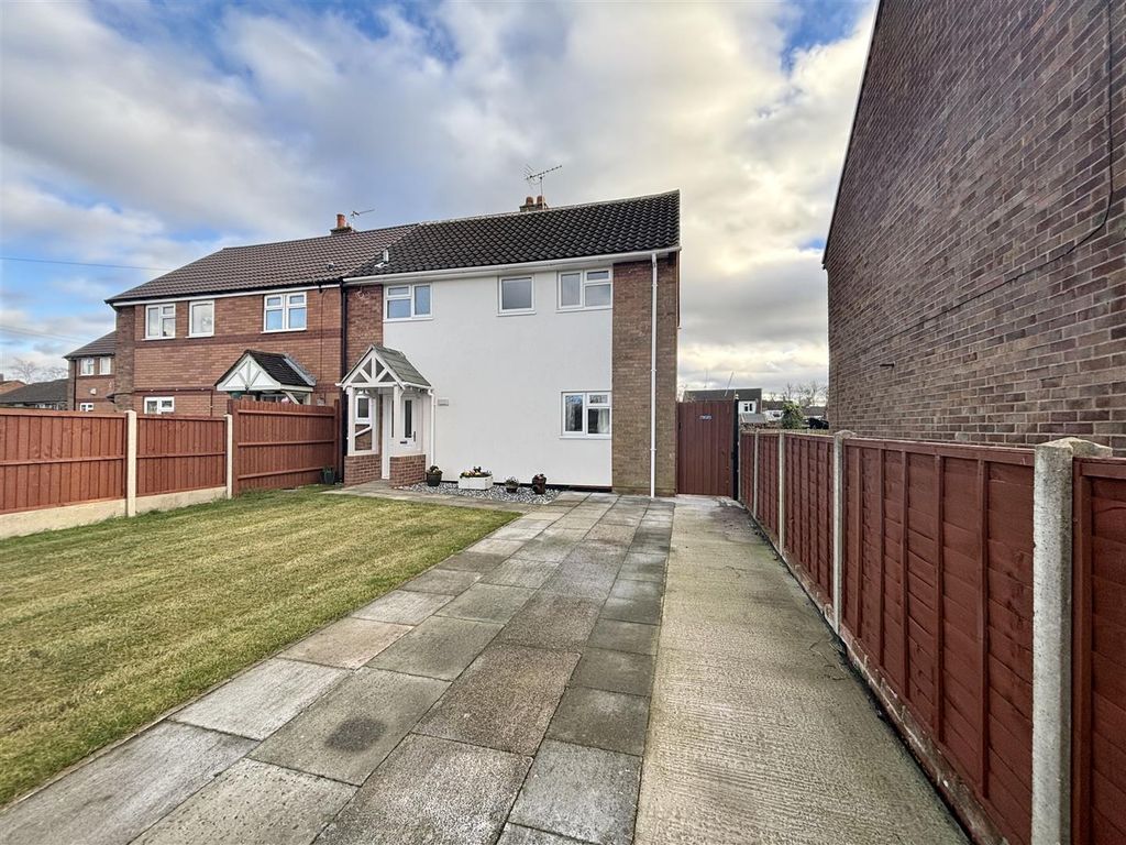 3 bed semidetached house to rent in Smedley Close, AshbyDeLaZouch LE65, £1,100 pcm Zoopla