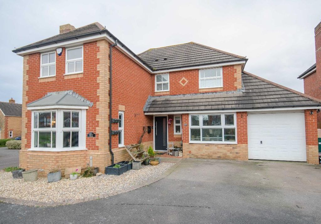 4 bed property for sale in Bissex Mead, Emersons Green, Bristol BS16