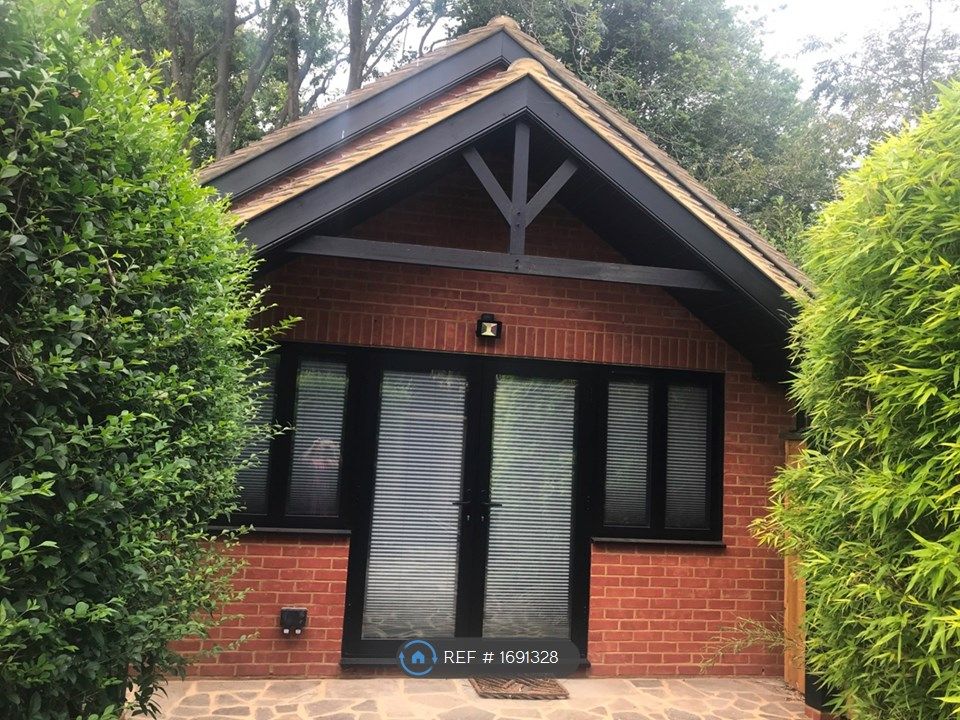 1 bed detached house to rent in Hedsor Road, Bourne End SL8 Zoopla