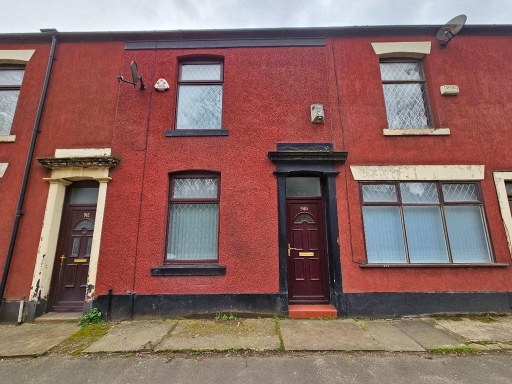 3 bed terraced house to rent in Manchester Road, Rochdale OL11, £900