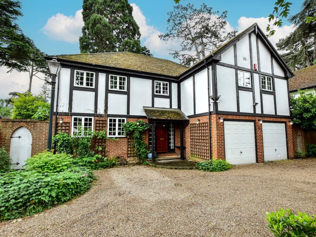 North Park, Richings Park, Iver SL0  