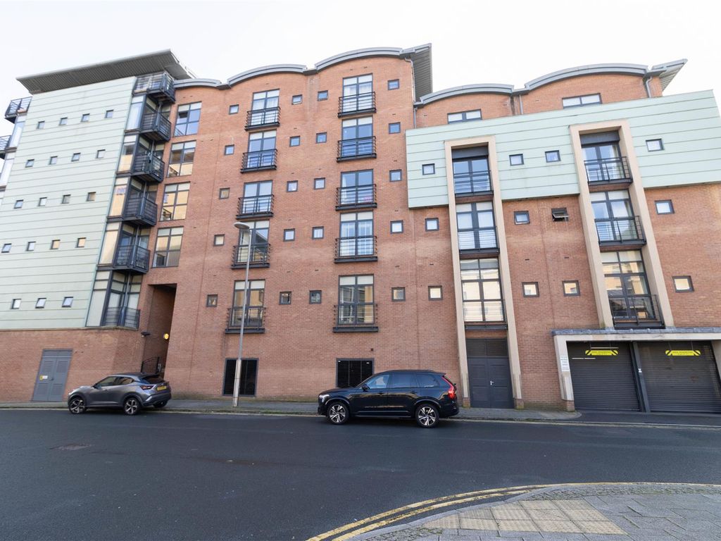 2 bed flat to rent in Curzon Place, Gateshead NE8, £1,095 pcm Zoopla