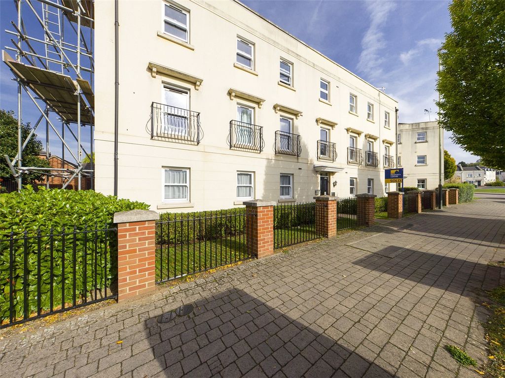 Kempley Close, Cheltenham, Gloucestershire GL52  